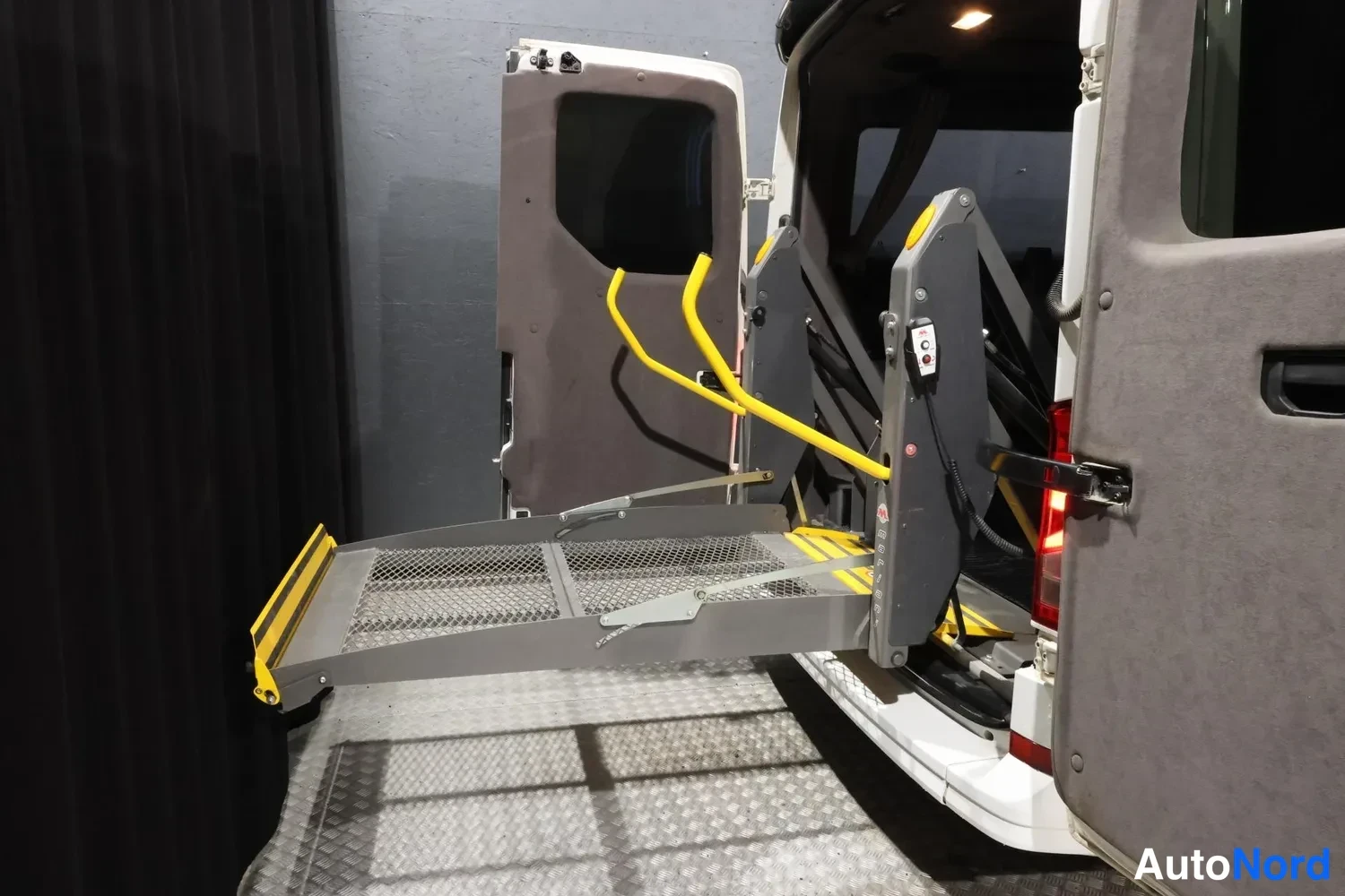 Valkoinen Volkswagen Crafter 2020, tavaratila, kuva 14