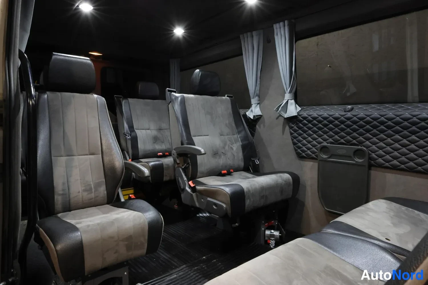Valkoinen Volkswagen Crafter 2020, kuva 20