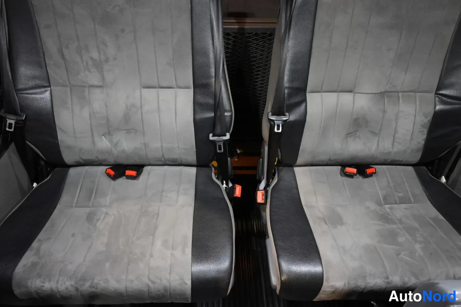Valkoinen Volkswagen Crafter 2020, takaistuimet, kuva 12
