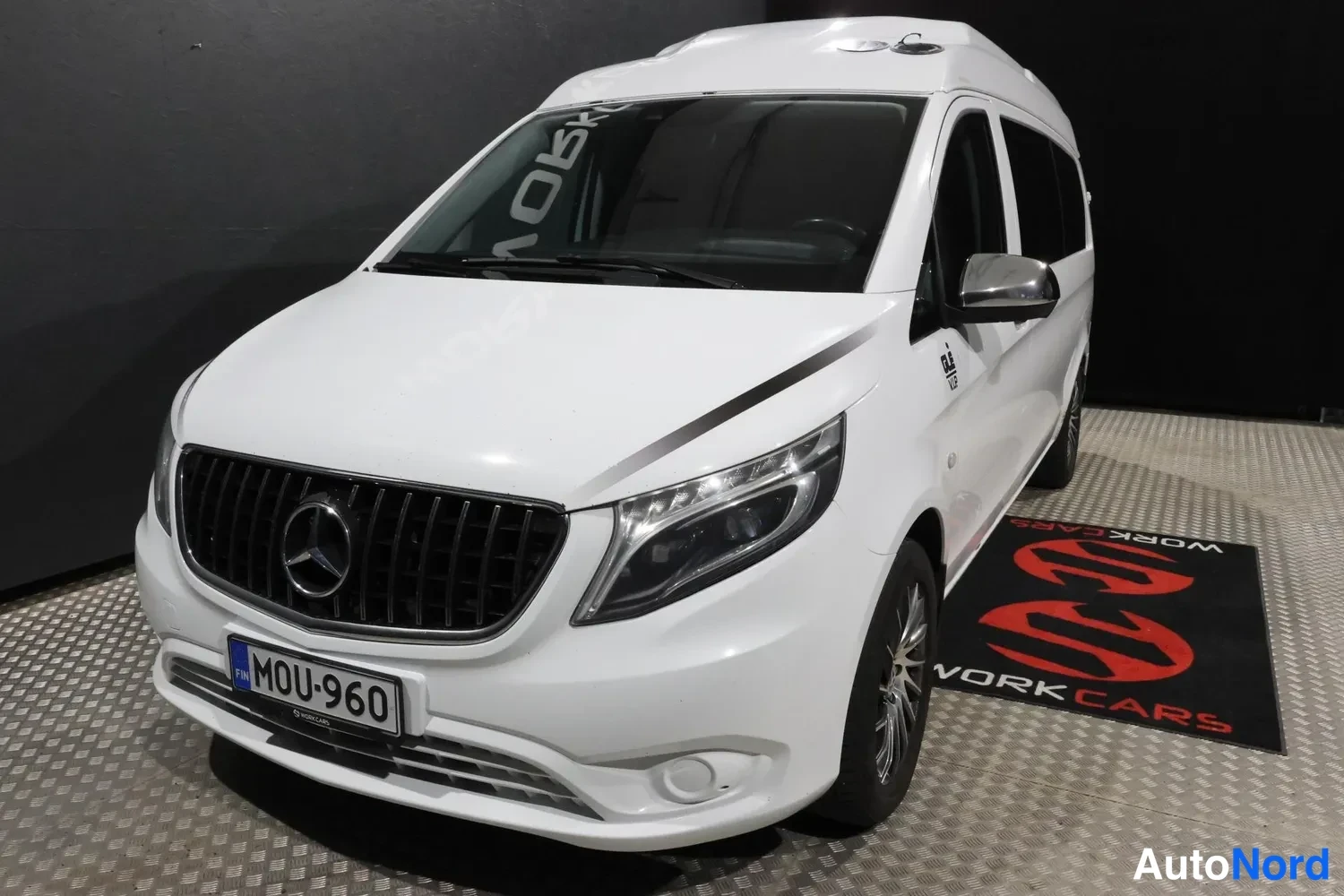 Valkoinen Mercedes-Benz Vito 2021, etuviisto, keula vasemmalle, kuva 4