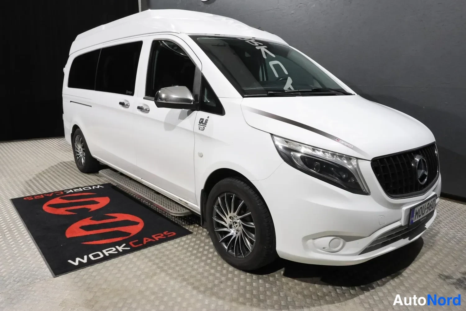 Valkoinen Mercedes-Benz Vito 2021, etuviisto, keula oikealle, kuva 2