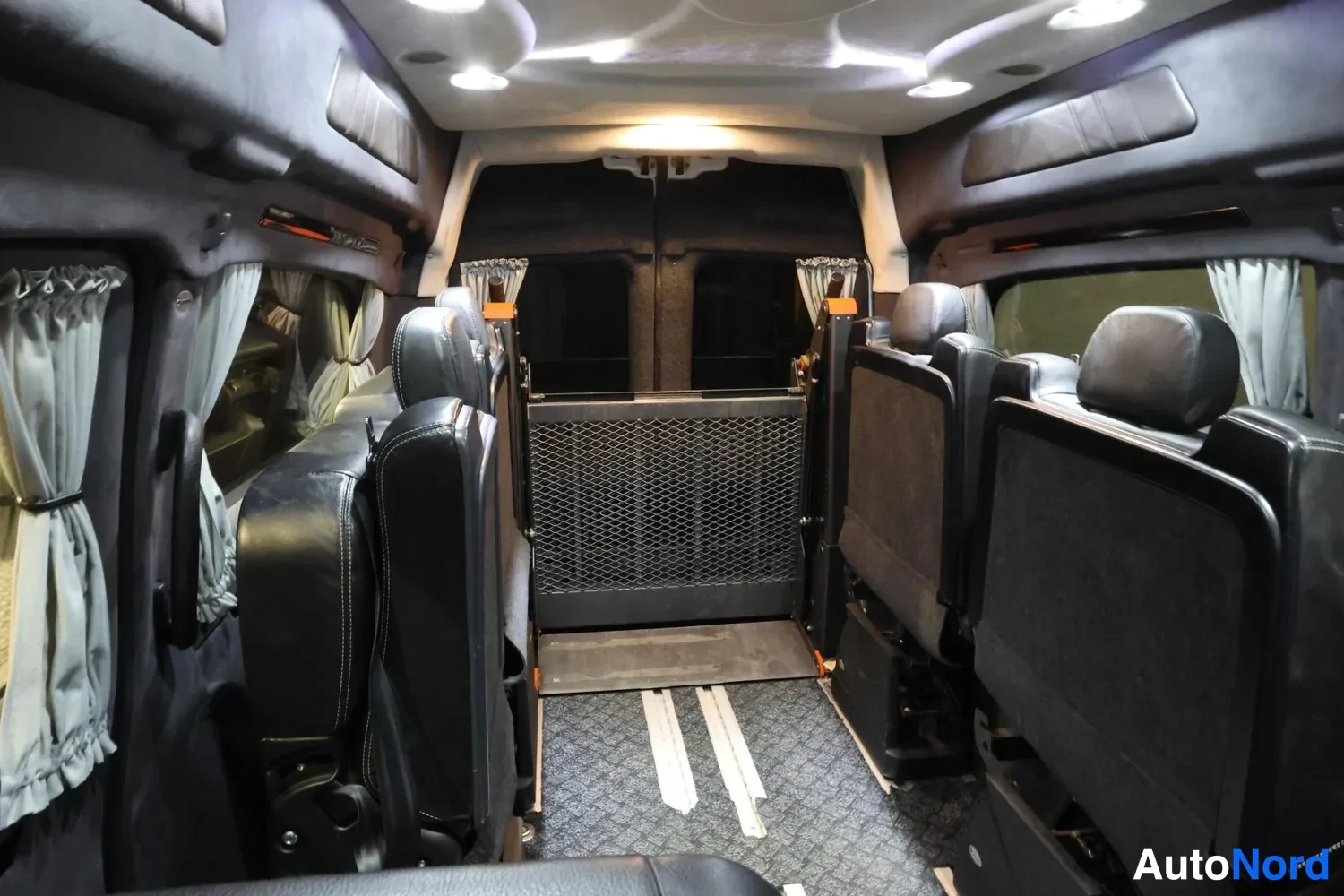 Valkoinen Mercedes-Benz Vito 2021, ohjaamo, kuva 18