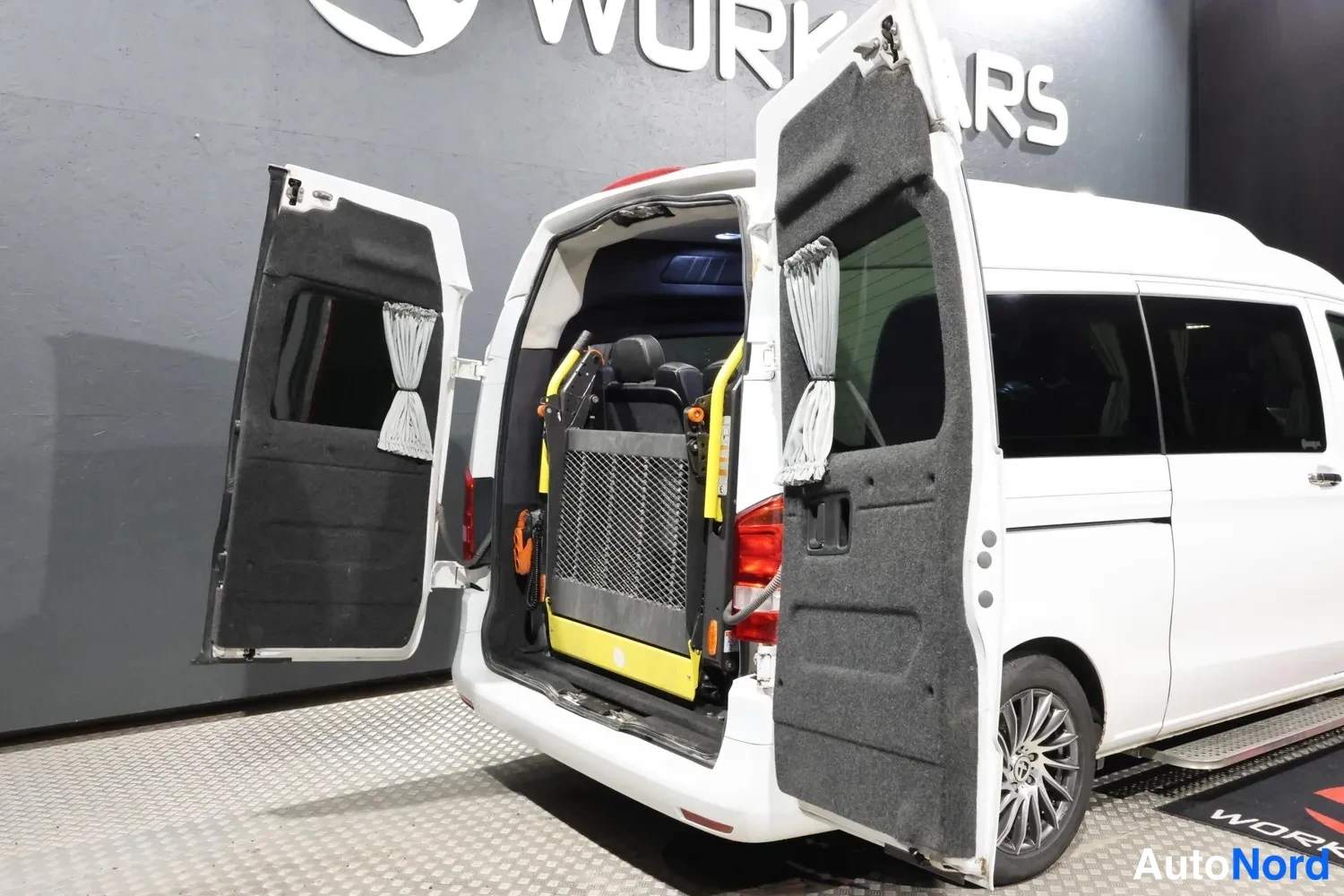 Valkoinen Mercedes-Benz Vito 2021, takaviisto, kuva 14