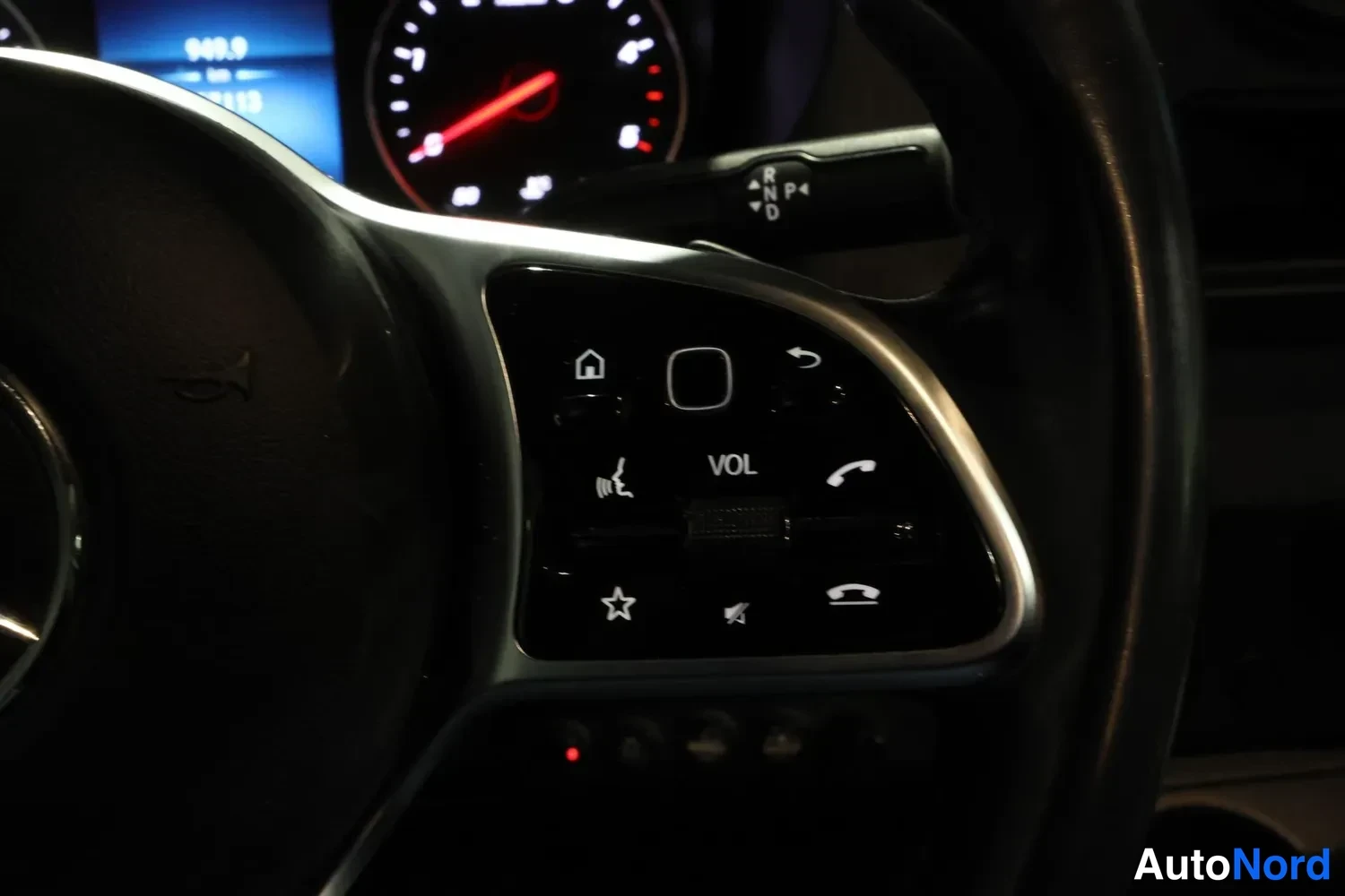 Valkoinen Mercedes-Benz Sprinter 2022, yksityiskohta, kuva 28