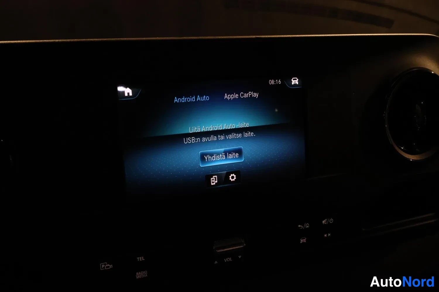 Valkoinen Mercedes-Benz Sprinter 2022, yksityiskohta, kuva 30