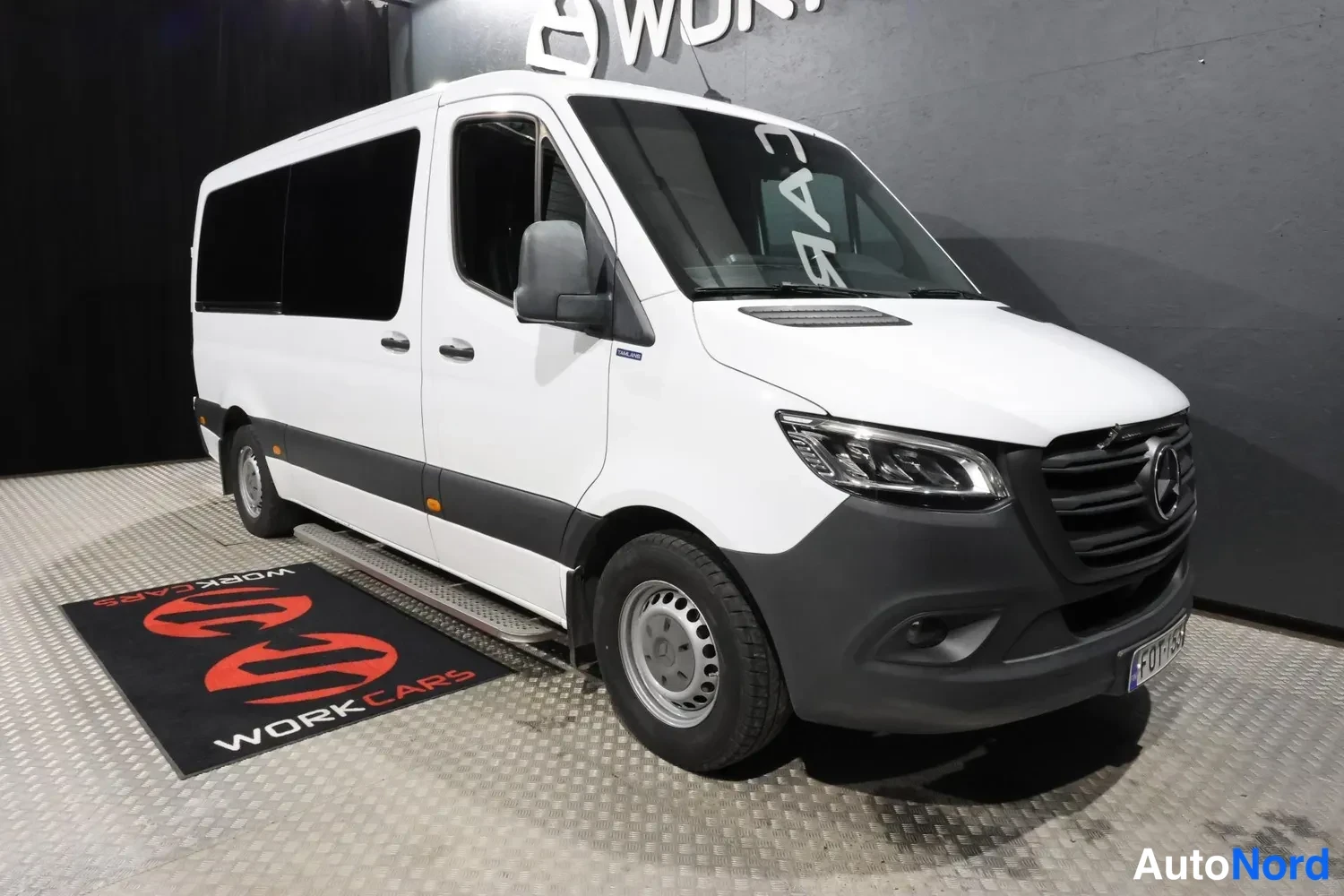 Valkoinen Mercedes-Benz Sprinter 2022, etuviisto, keula oikealle, kuva 7