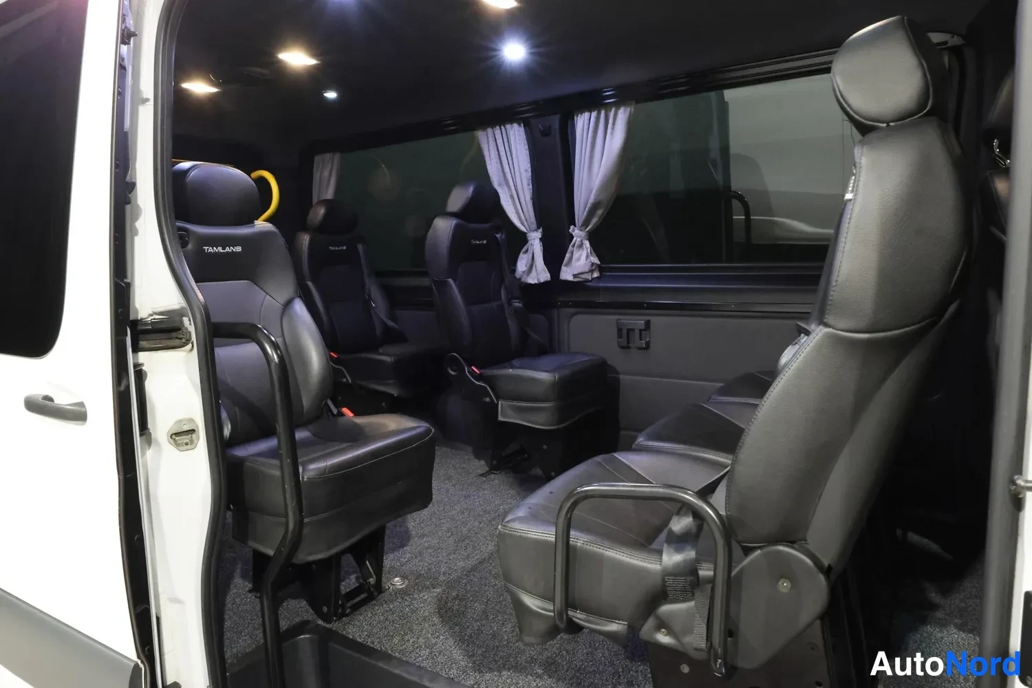 Valkoinen Mercedes-Benz Sprinter 2022, takaistuimet, kuva 22