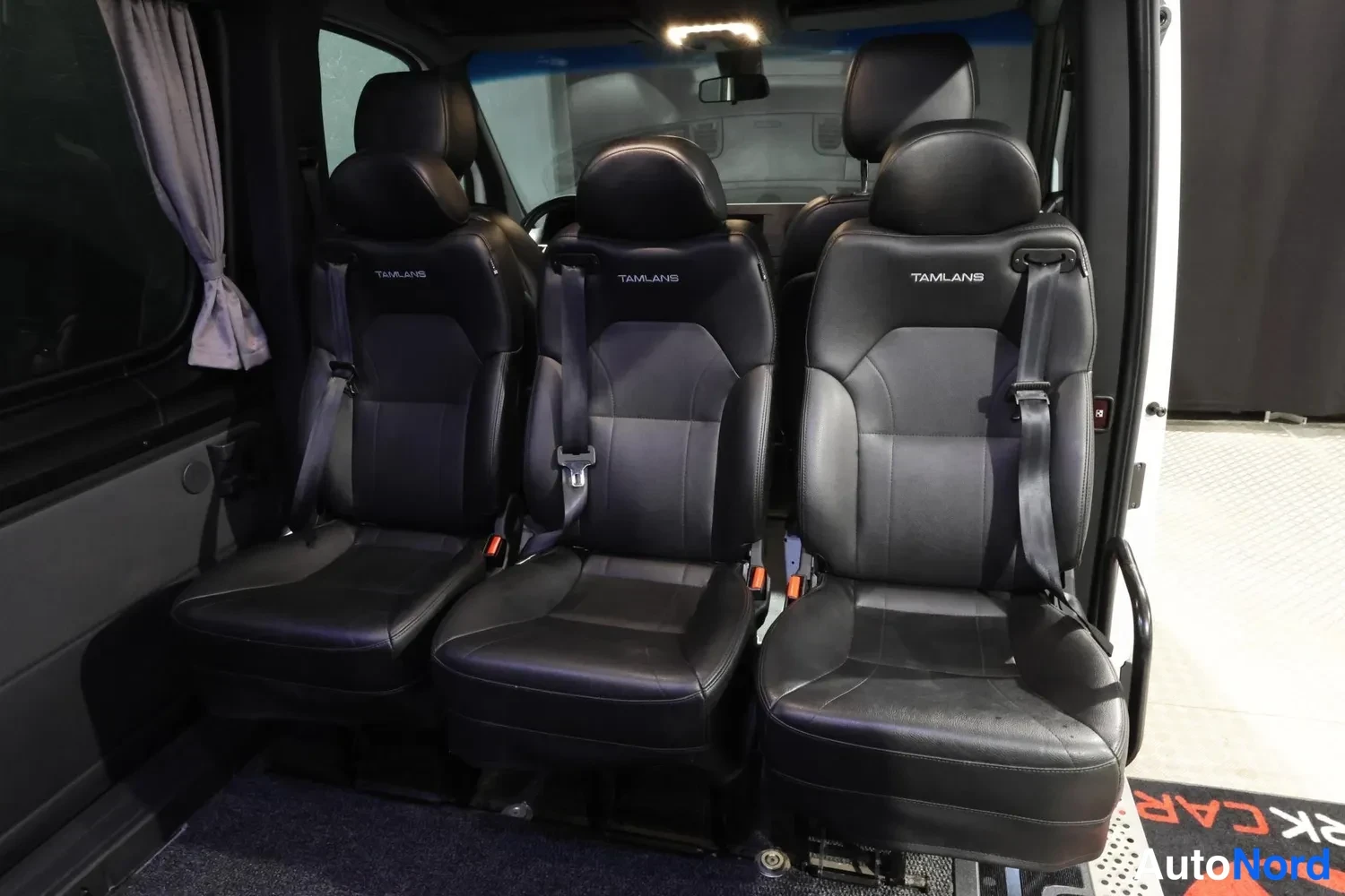Valkoinen Mercedes-Benz Sprinter 2022, takaistuimet, kuva 19