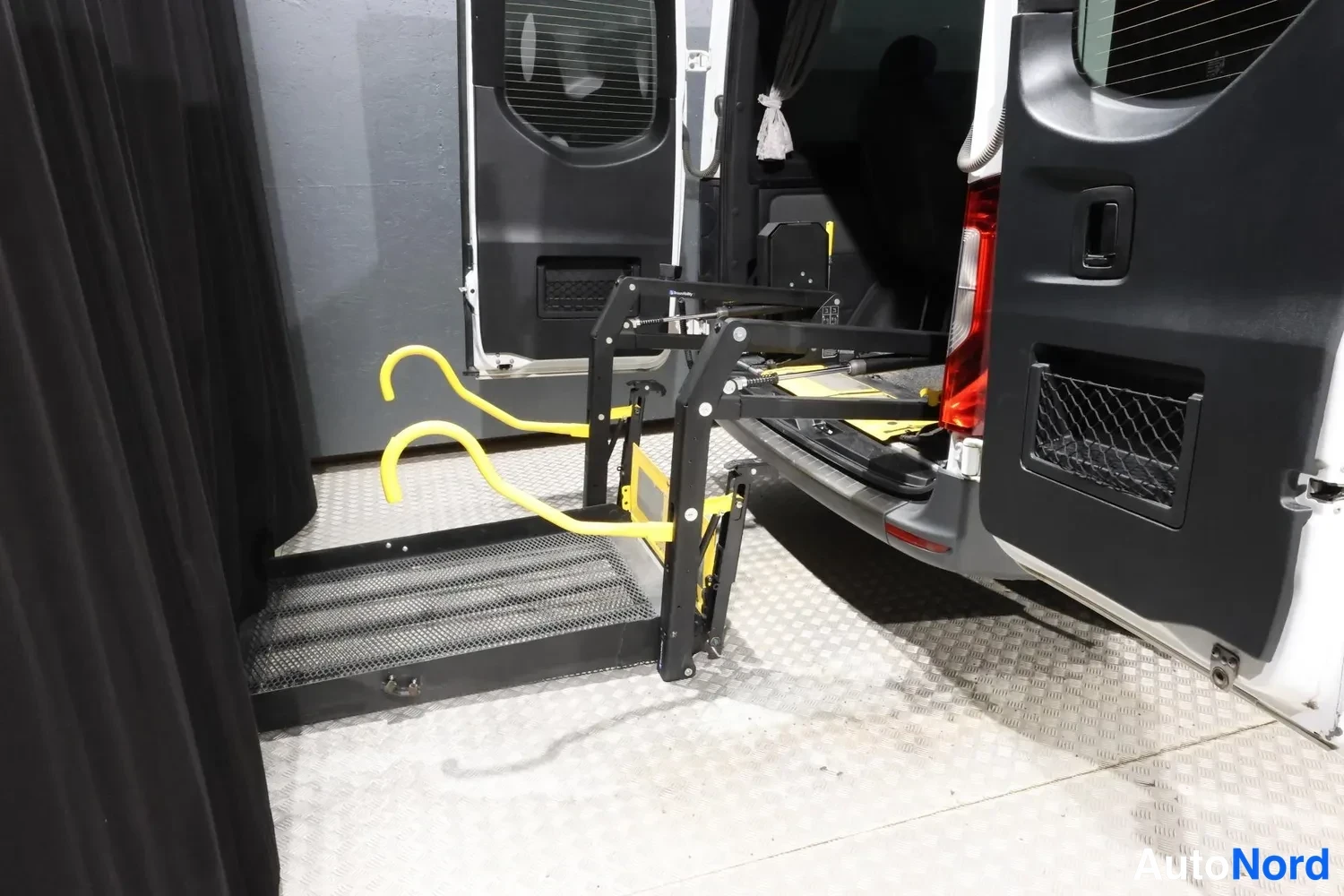 Valkoinen Mercedes-Benz Sprinter 2022, takaa, kuva 14