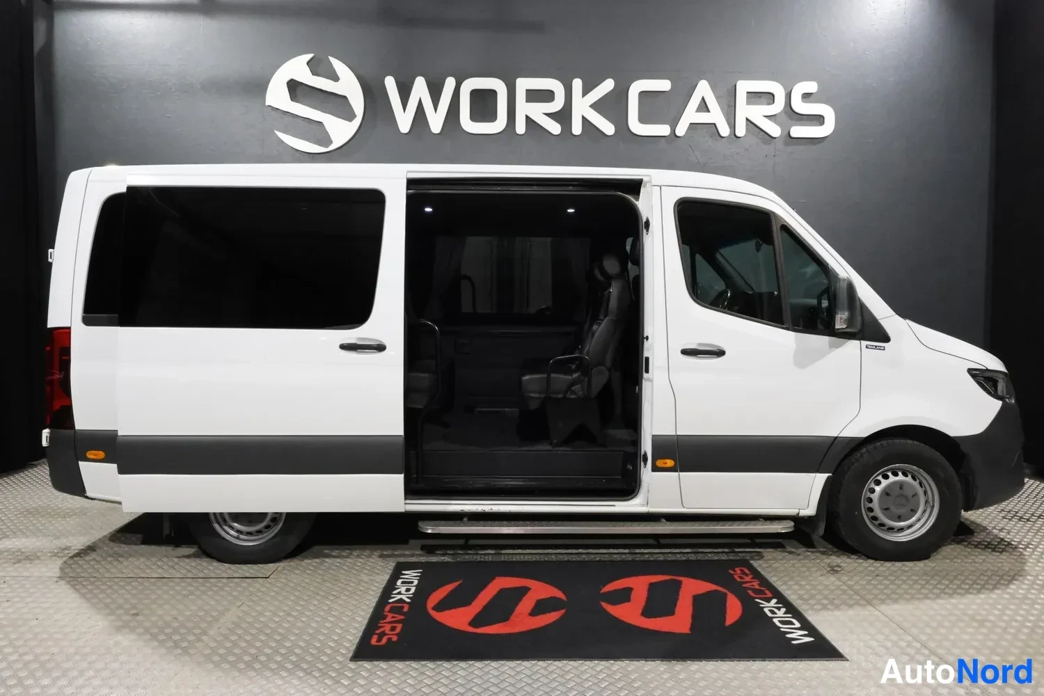 Valkoinen Mercedes-Benz Sprinter 2022, etuviisto, keula oikealle, kuva 8