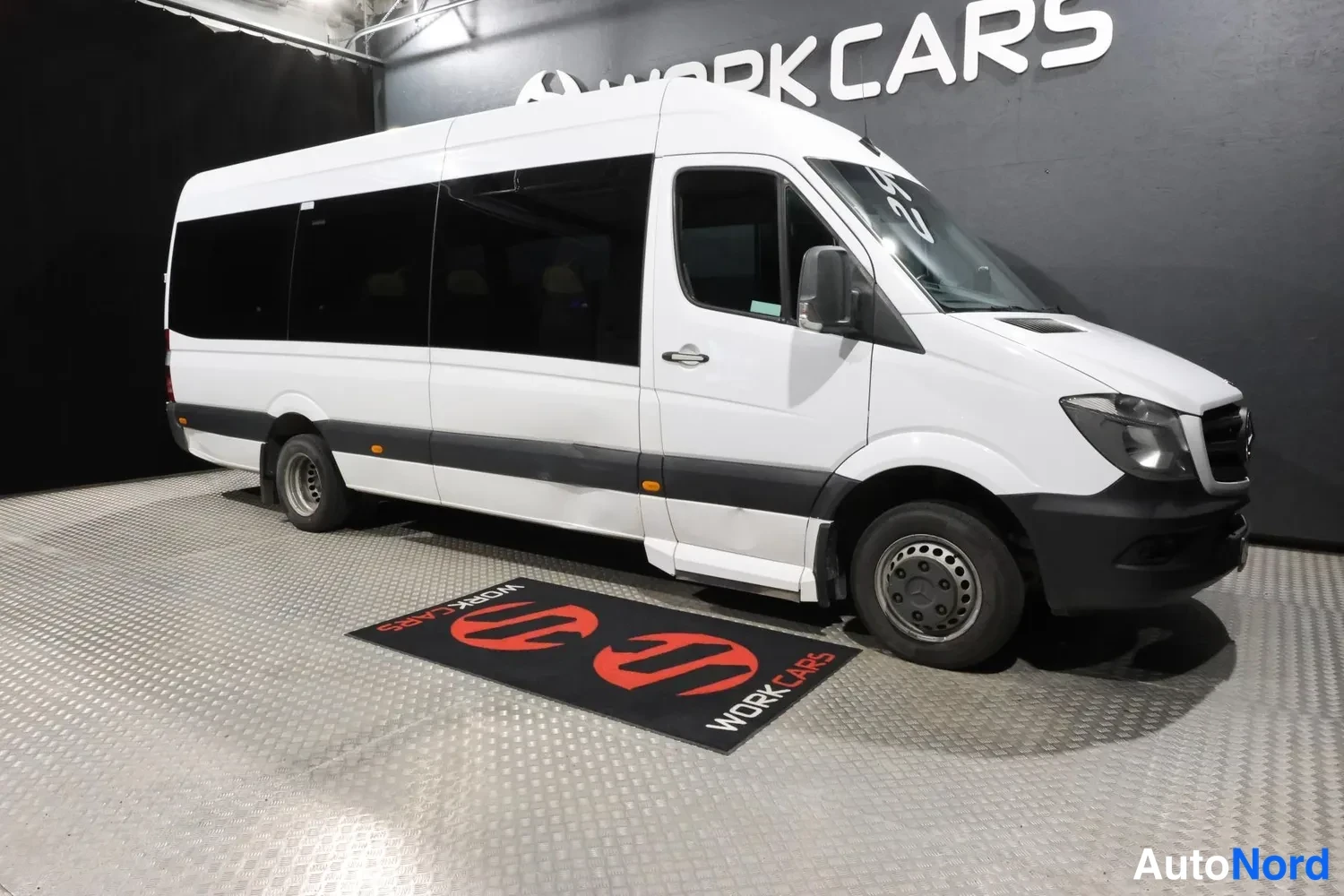 Valkoinen Mercedes-Benz Sprinter 2018, etuviisto, keula oikealle, kuva 3