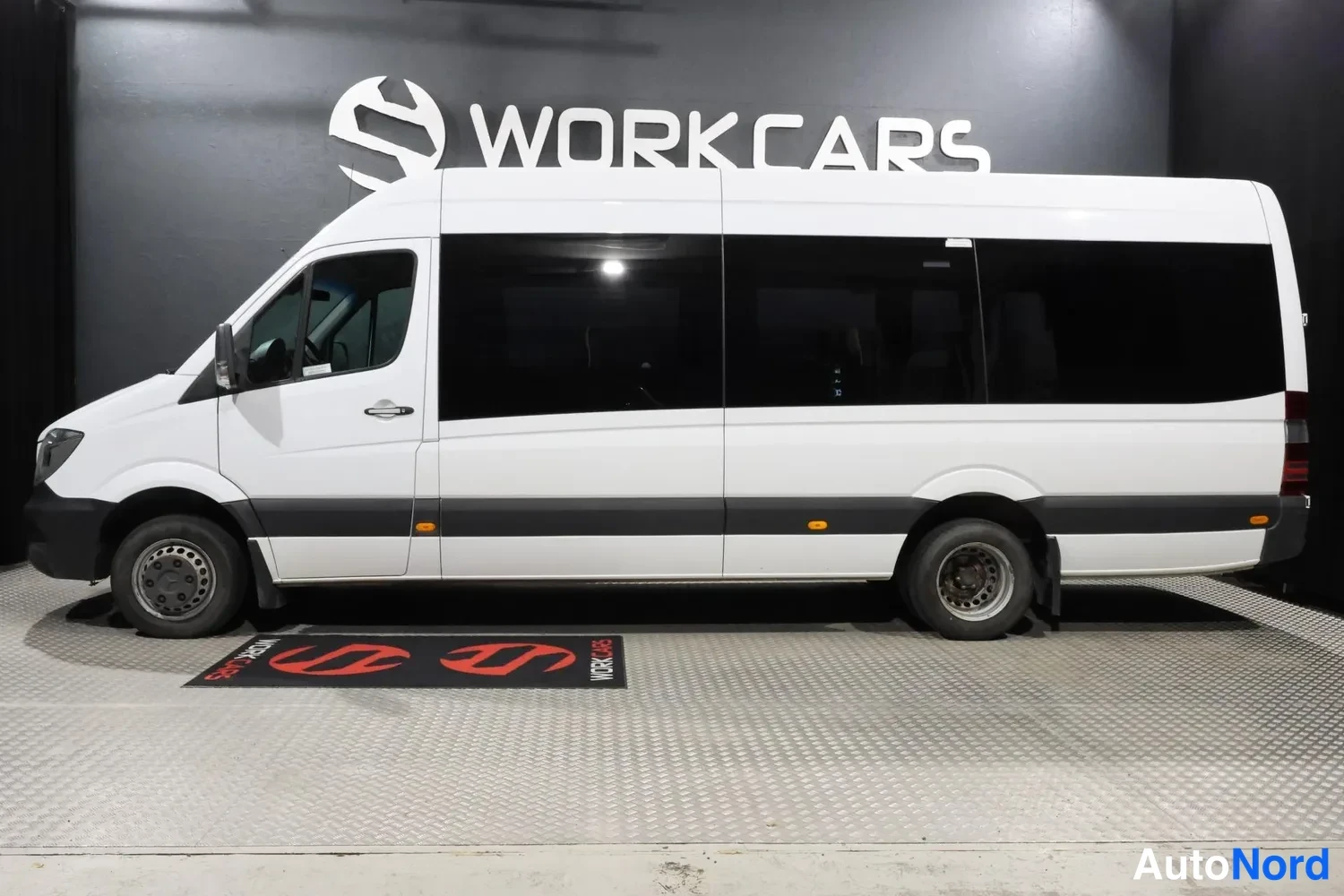 Valkoinen Mercedes-Benz Sprinter 2018, sivulta, kuva 5