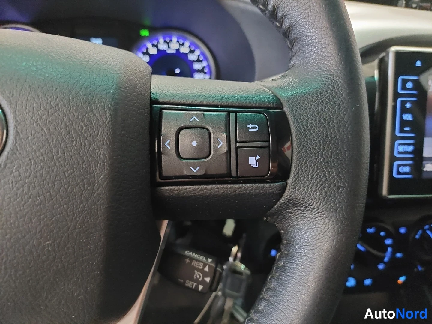 Punainen Toyota Hilux 2016, yksityiskohta, kuva 19