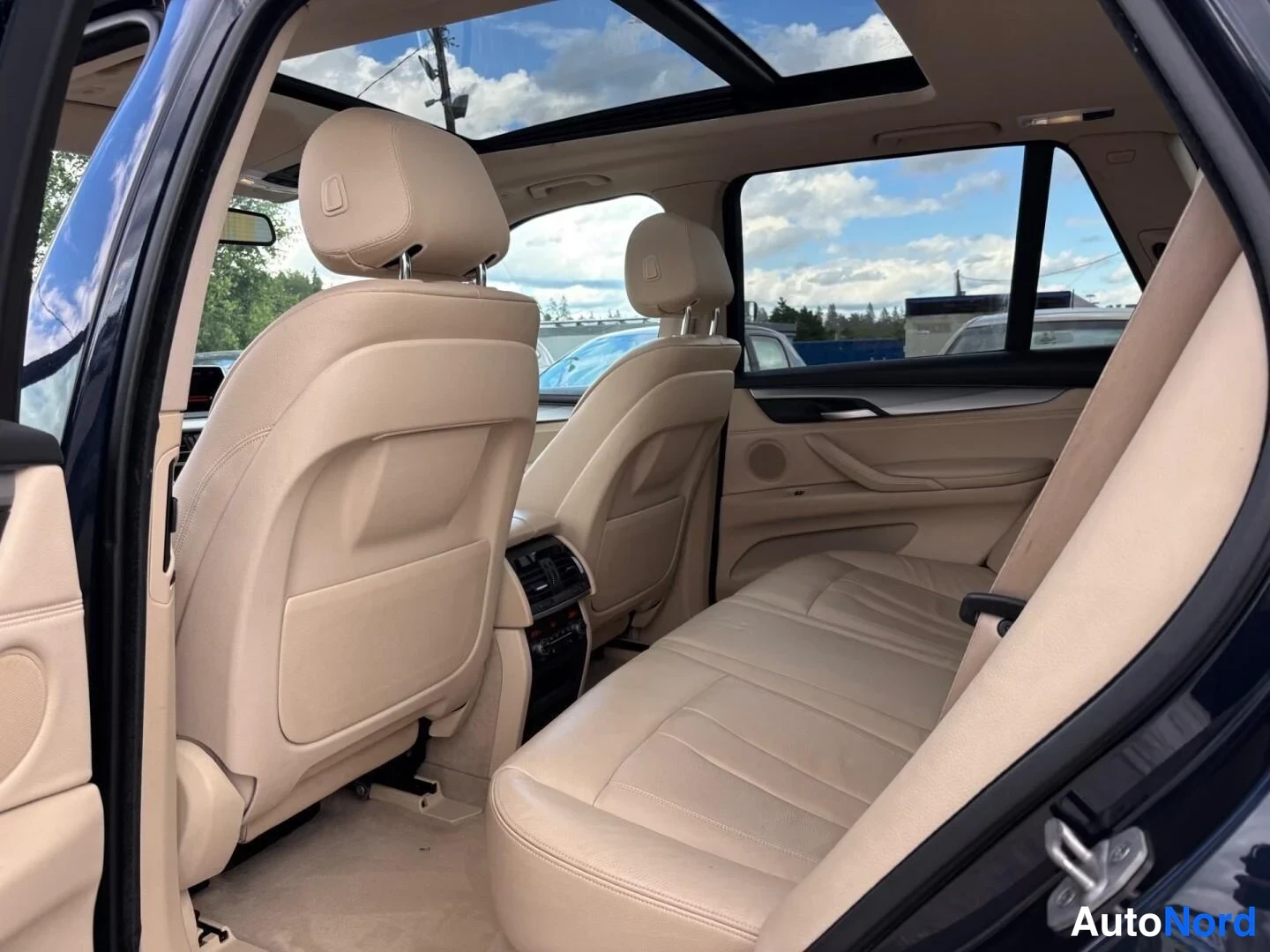 Blå BMW X5 xDrive30d 2014, baksäten, bild 15