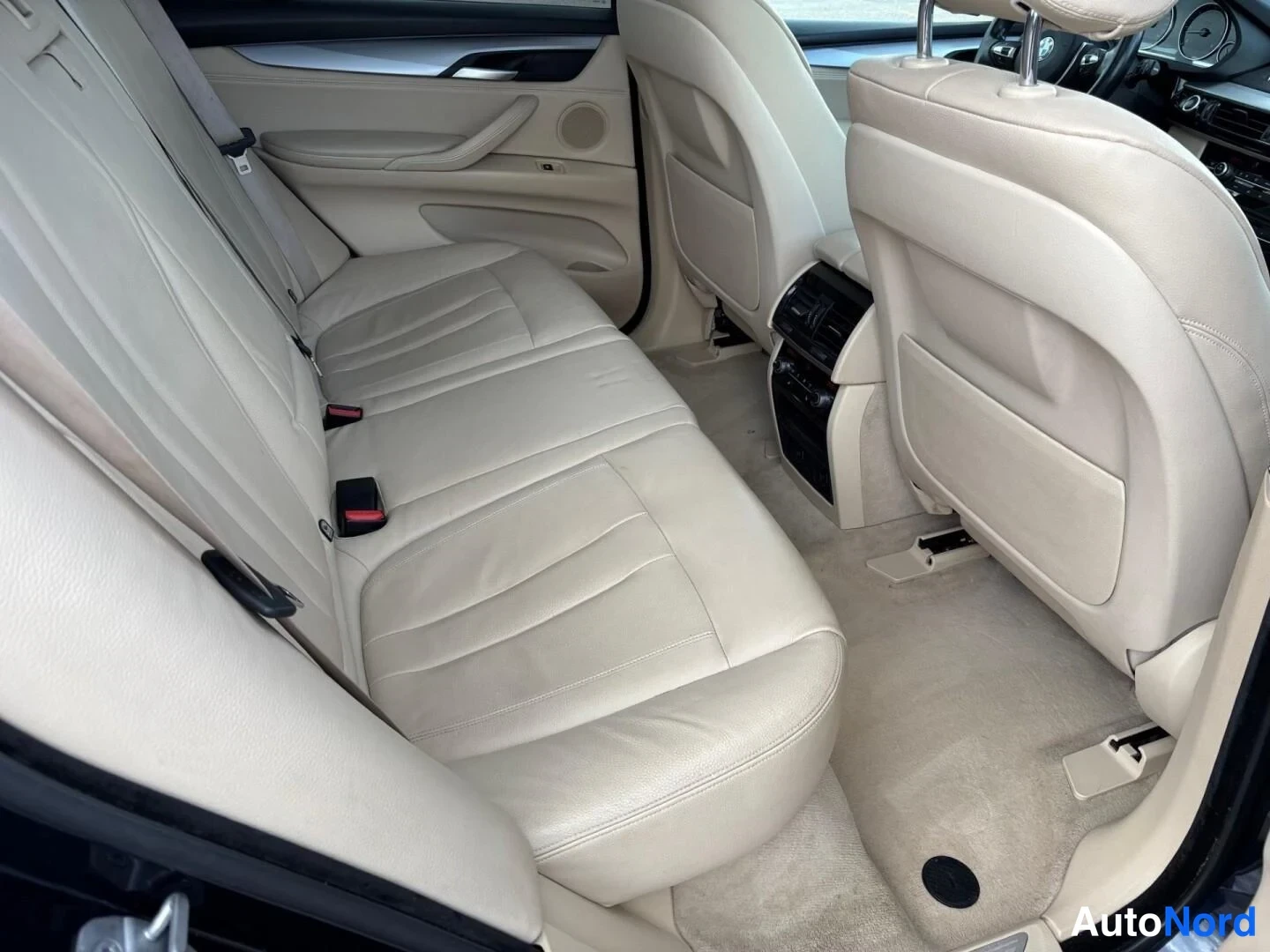 Blå BMW X5 xDrive30d 2014, baksäten, bild 16