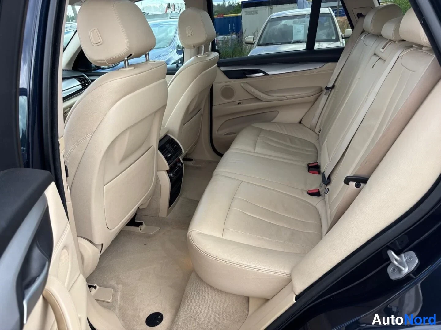 Blå BMW X5 xDrive30d 2014, baksäten, bild 17