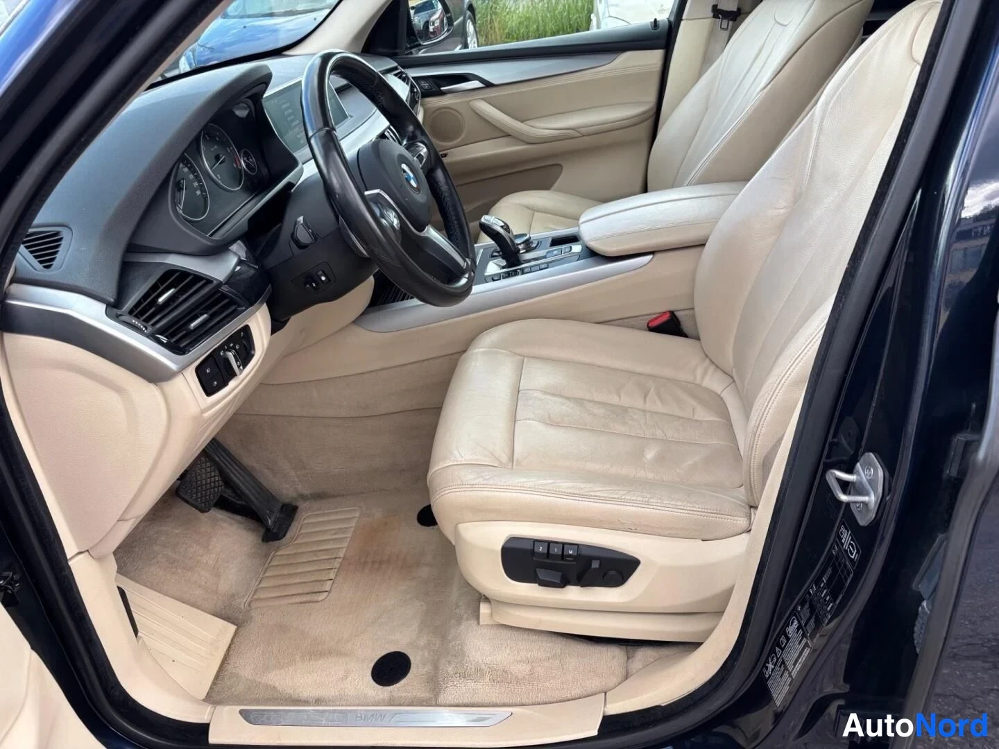 Blå BMW X5 xDrive30d 2014, framsäten, bild 14