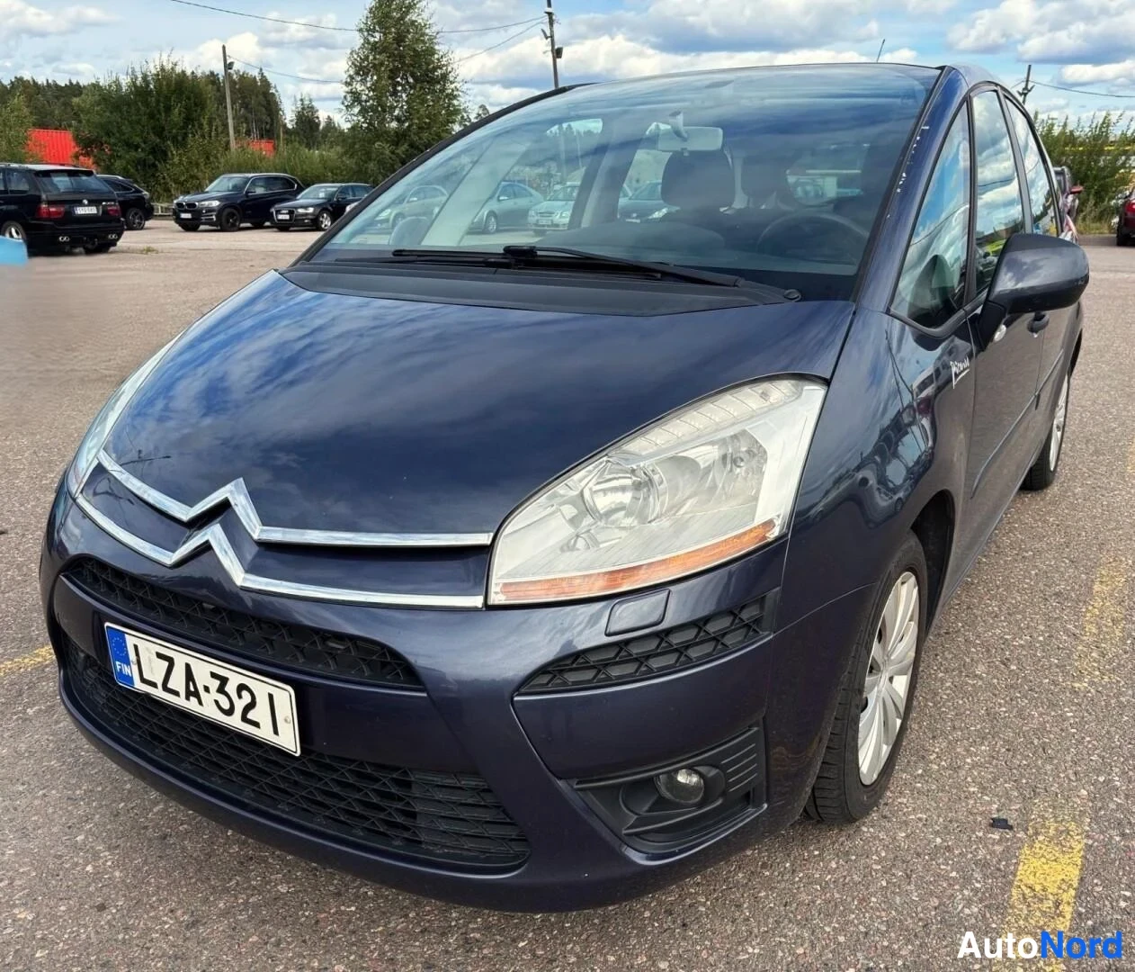 Blå Citroen C4 Picasso 2010, snett framifrån, fronten åt vänster, bild 2