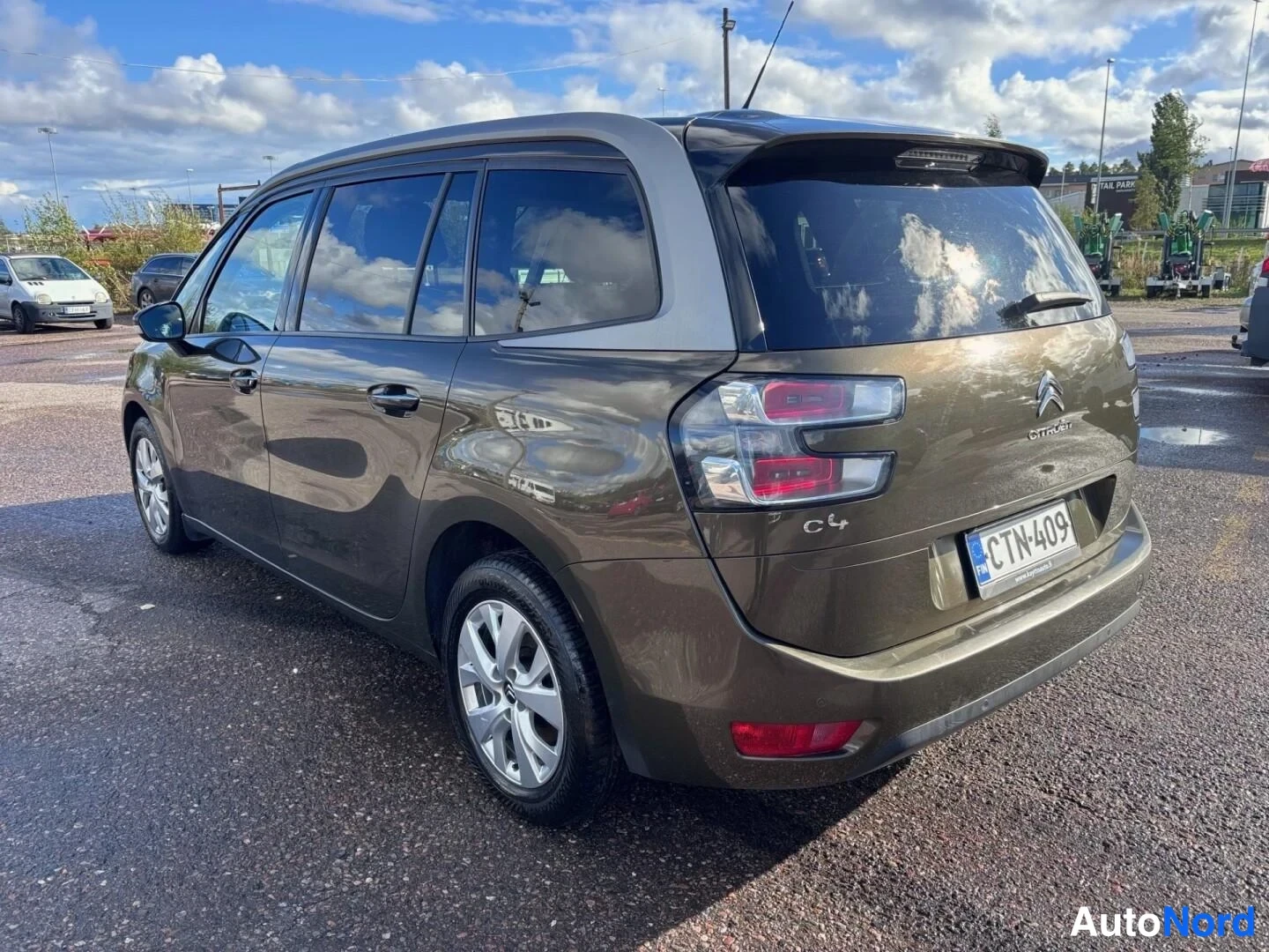 Brun Citroen Grand C4 Picasso 2015, snett bakifrån, bild 7