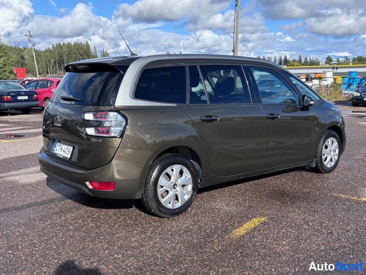Brun Citroen Grand C4 Picasso 2015, snett bakifrån, bild 8
