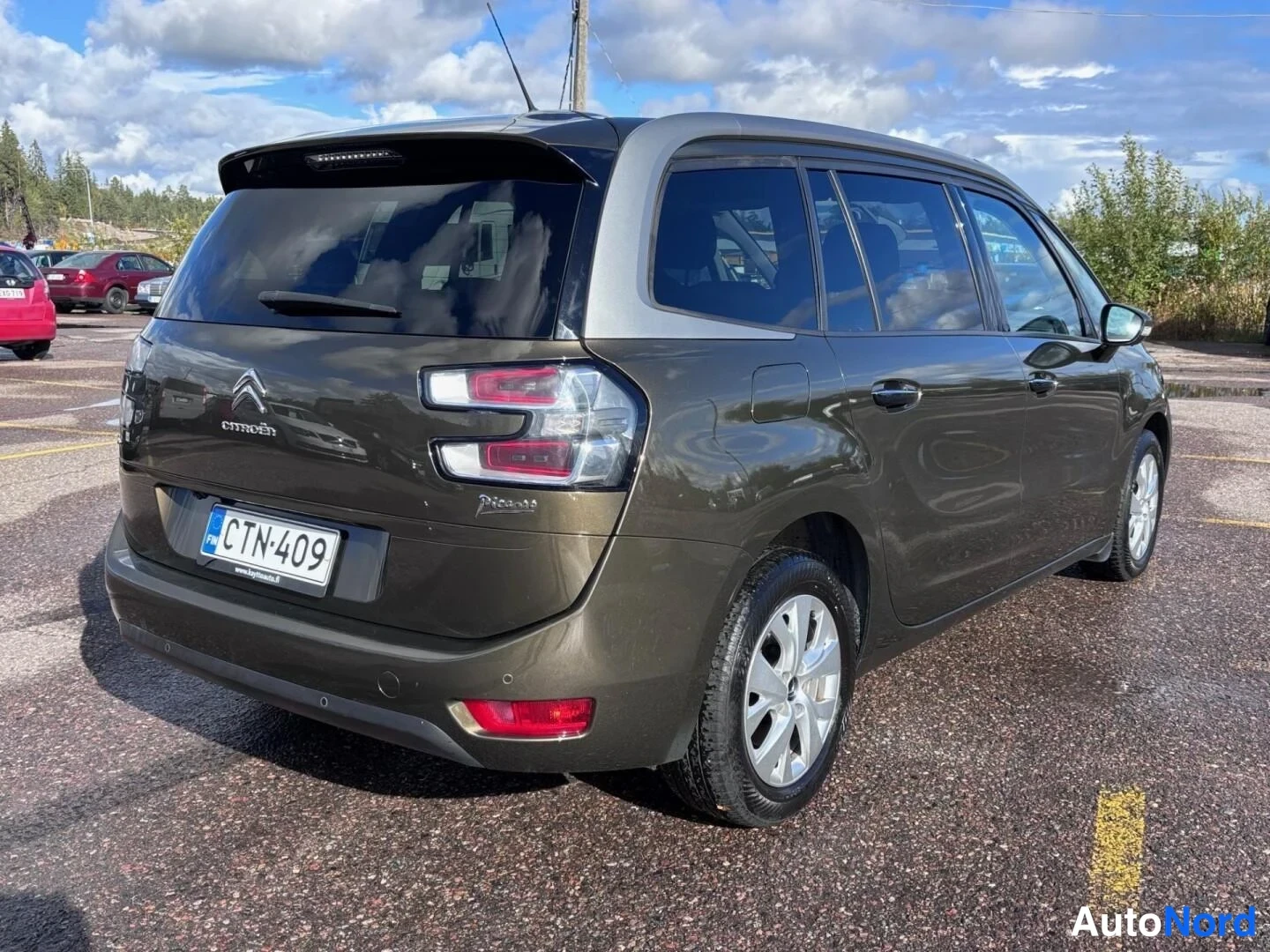 Brun Citroen Grand C4 Picasso 2015, snett bakifrån, bild 9
