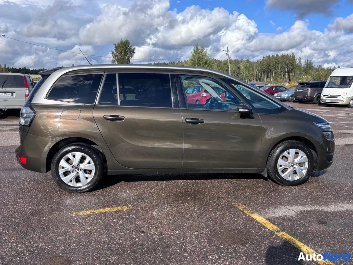 Brun Citroen Grand C4 Picasso 2015, från sidan, bild 6