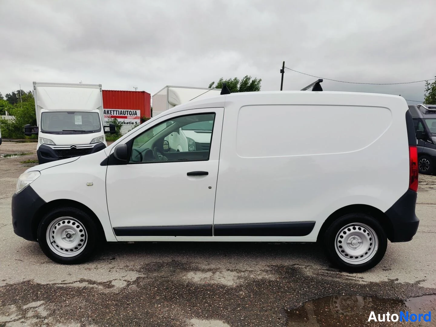 Vit Dacia Dokker 2016, från sidan, bild 3
