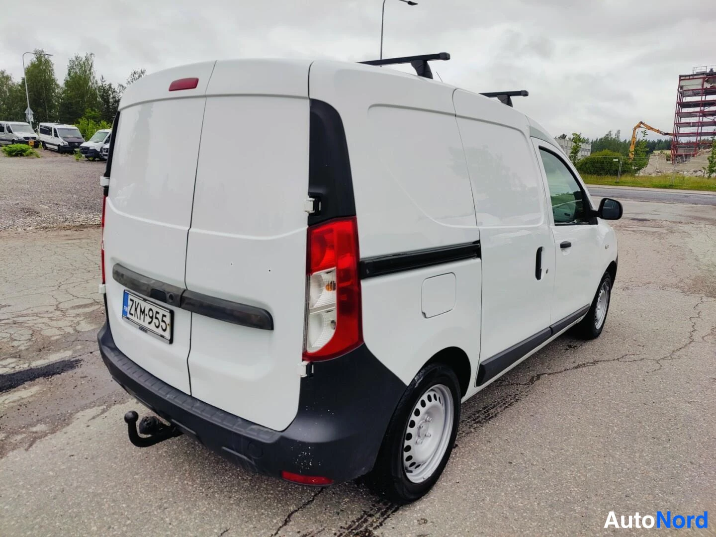 Vit Dacia Dokker 2016, snett bakifrån, bild 5