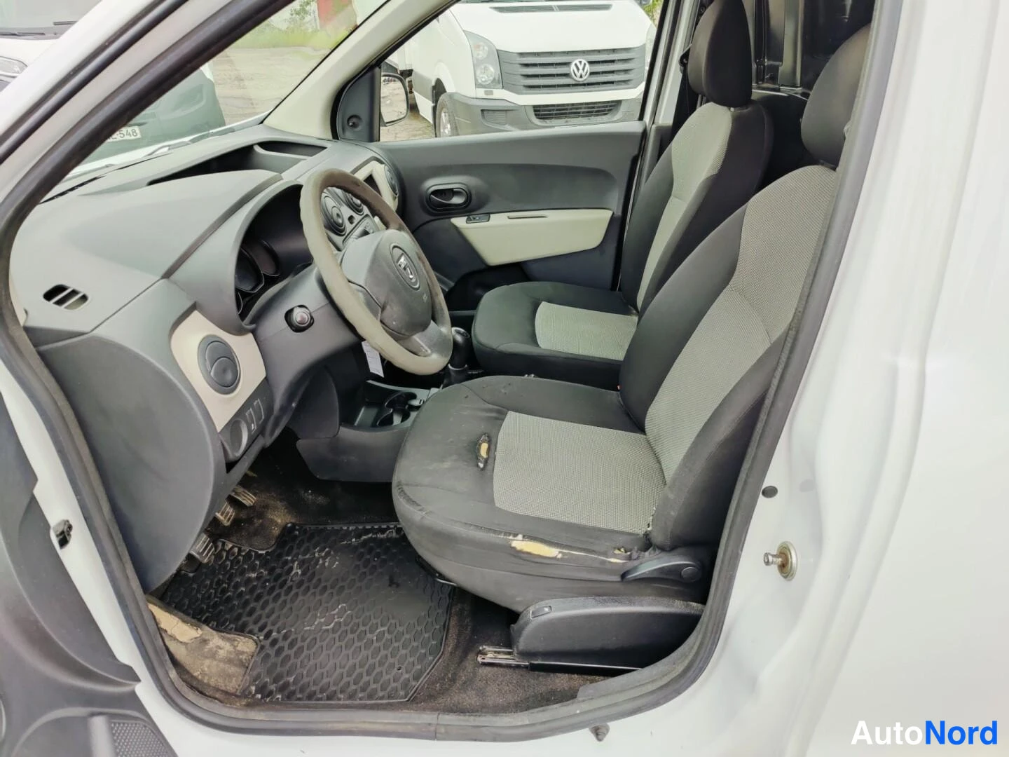 Vit Dacia Dokker 2016, framsäten, bild 6