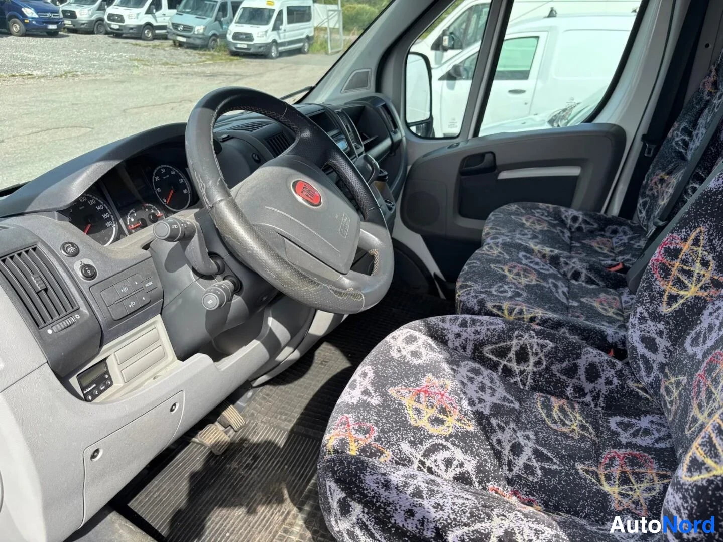 Vit Fiat Ducato 2010, förarplats, bild 6