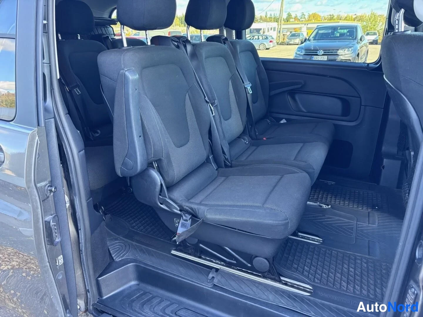 Grå Mercedes-Benz V 250 d 4MATIC 2015, baksäten, bild 13