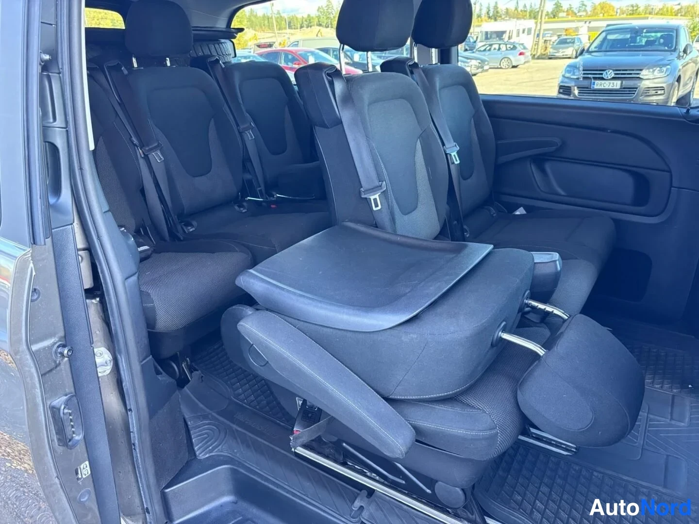 Grå Mercedes-Benz V 250 d 4MATIC 2015, baksäten, bild 14