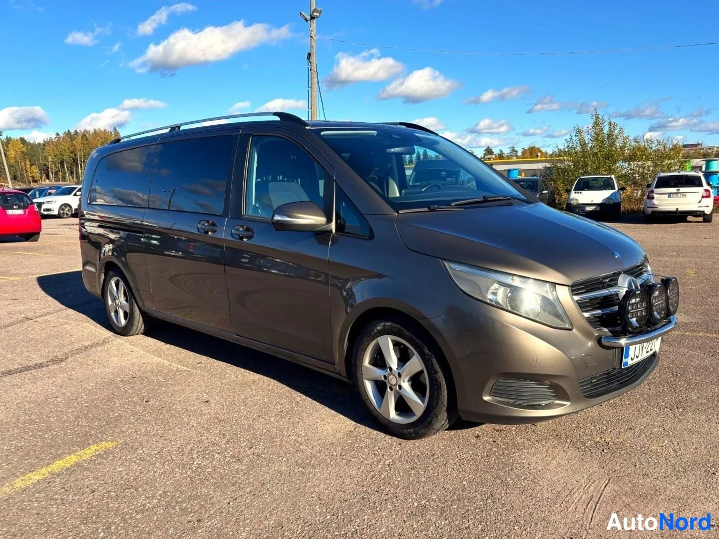 Grå Mercedes-Benz V 250 d 4MATIC 2015, snett framifrån, fronten åt höger, bild 5