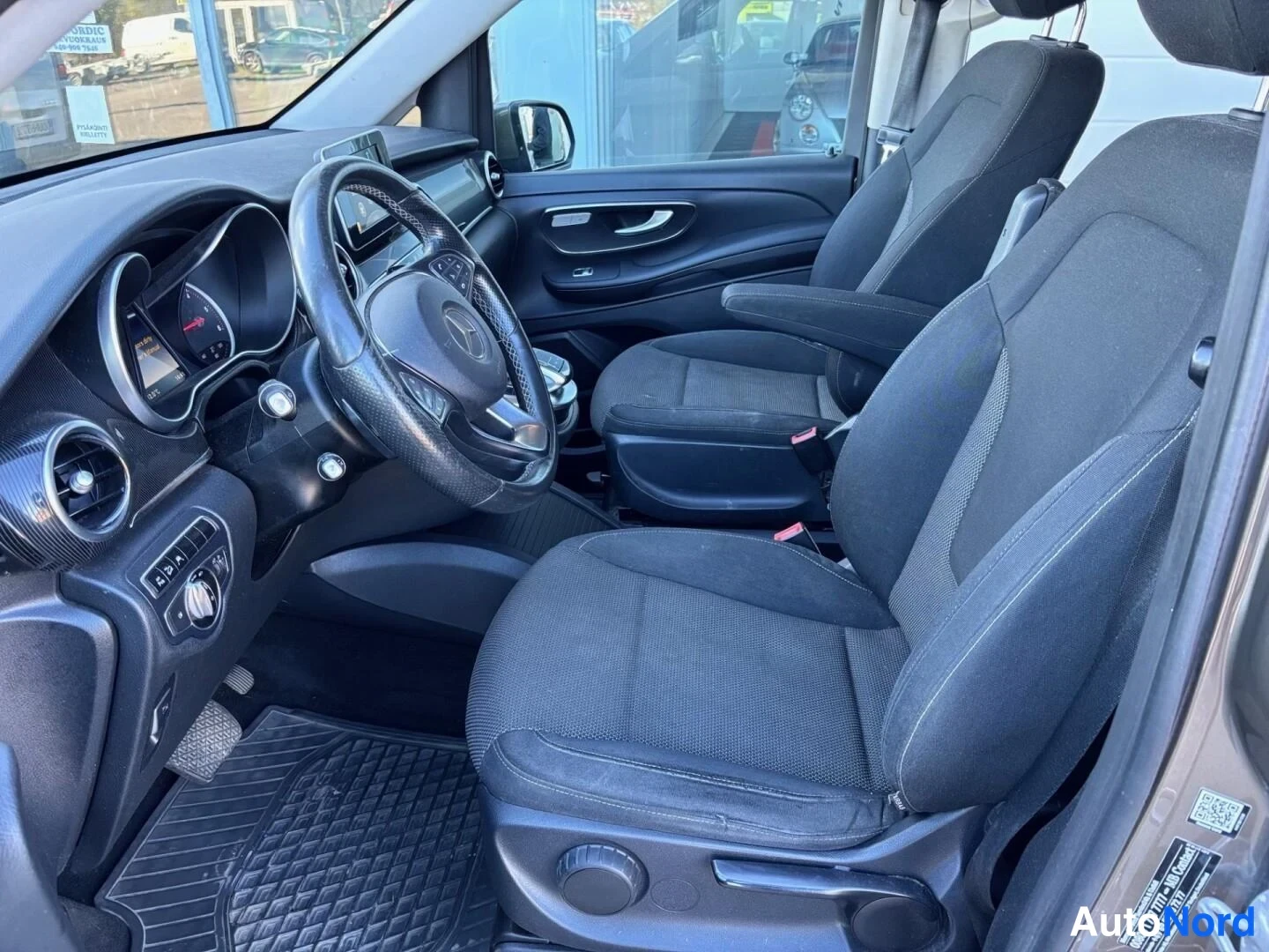 Grå Mercedes-Benz V 250 d 4MATIC 2015, framsäten, bild 10