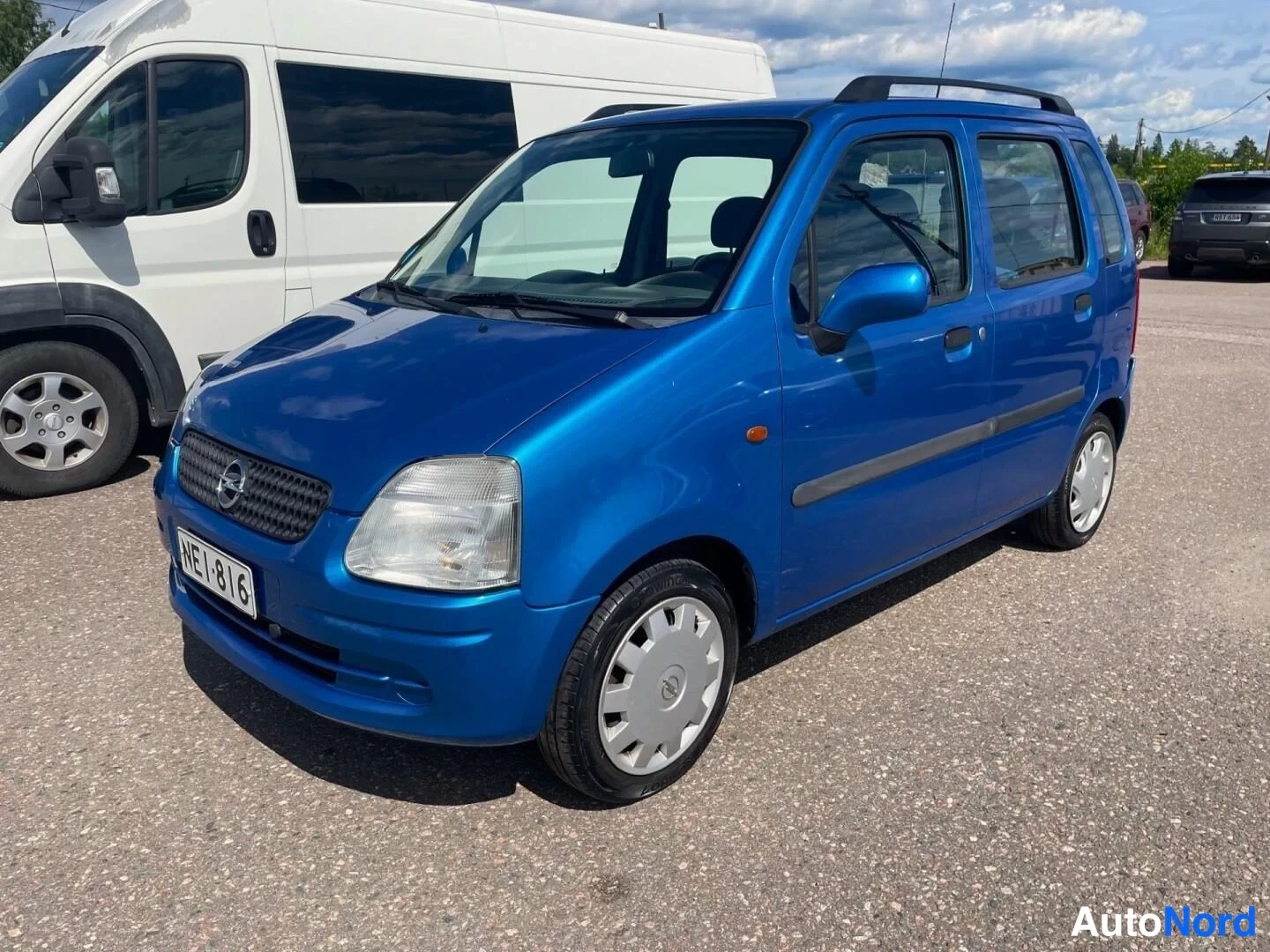 Blå Opel Agila 2001, snett framifrån, fronten åt vänster, bild 2