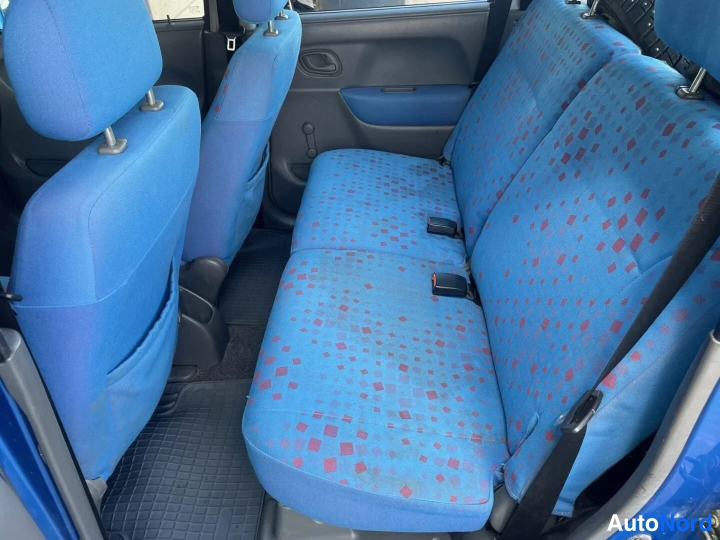 Blå Opel Agila 2001, baksäten, bild 16