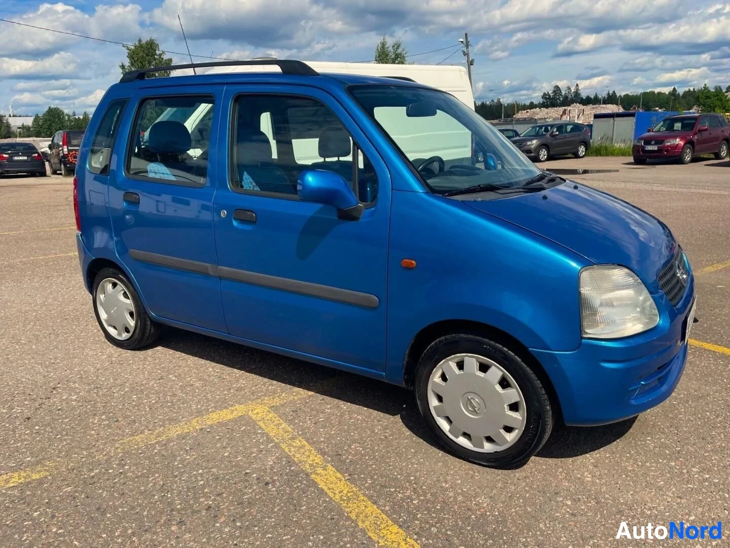 Blå Opel Agila 2001, snett framifrån, fronten åt höger, bild 5