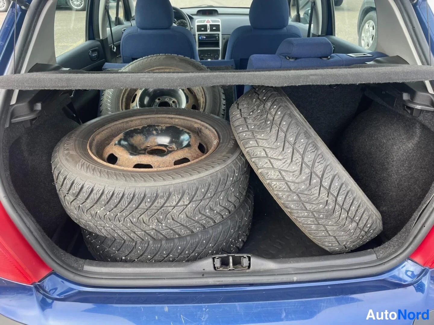 Blå Peugeot 307 2004, bagageutrymme, bild 17