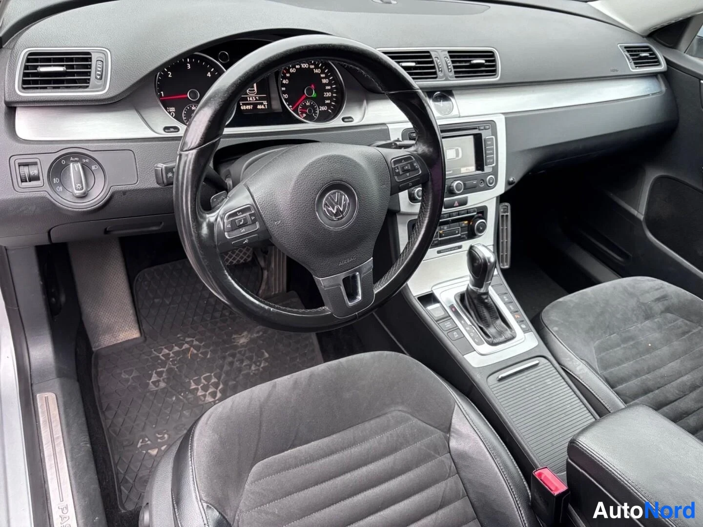 Grå Volkswagen Passat 2011, förarplats, bild 10