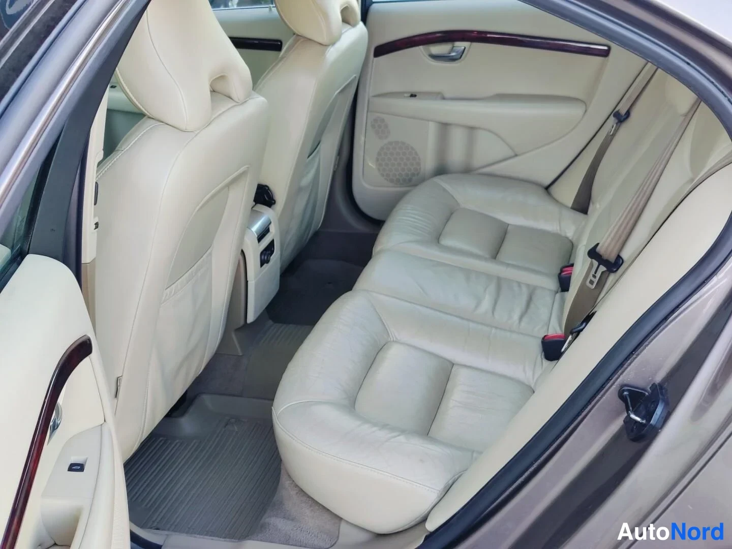 Grå Volvo S80 2007, baksäten, bild 15
