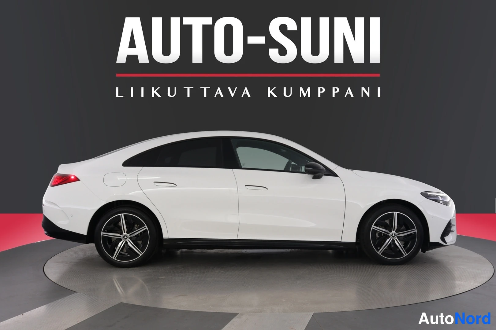 Valkoinen Mercedes-Benz CLA 2026, etuviisto, keula oikealle, kuva 4