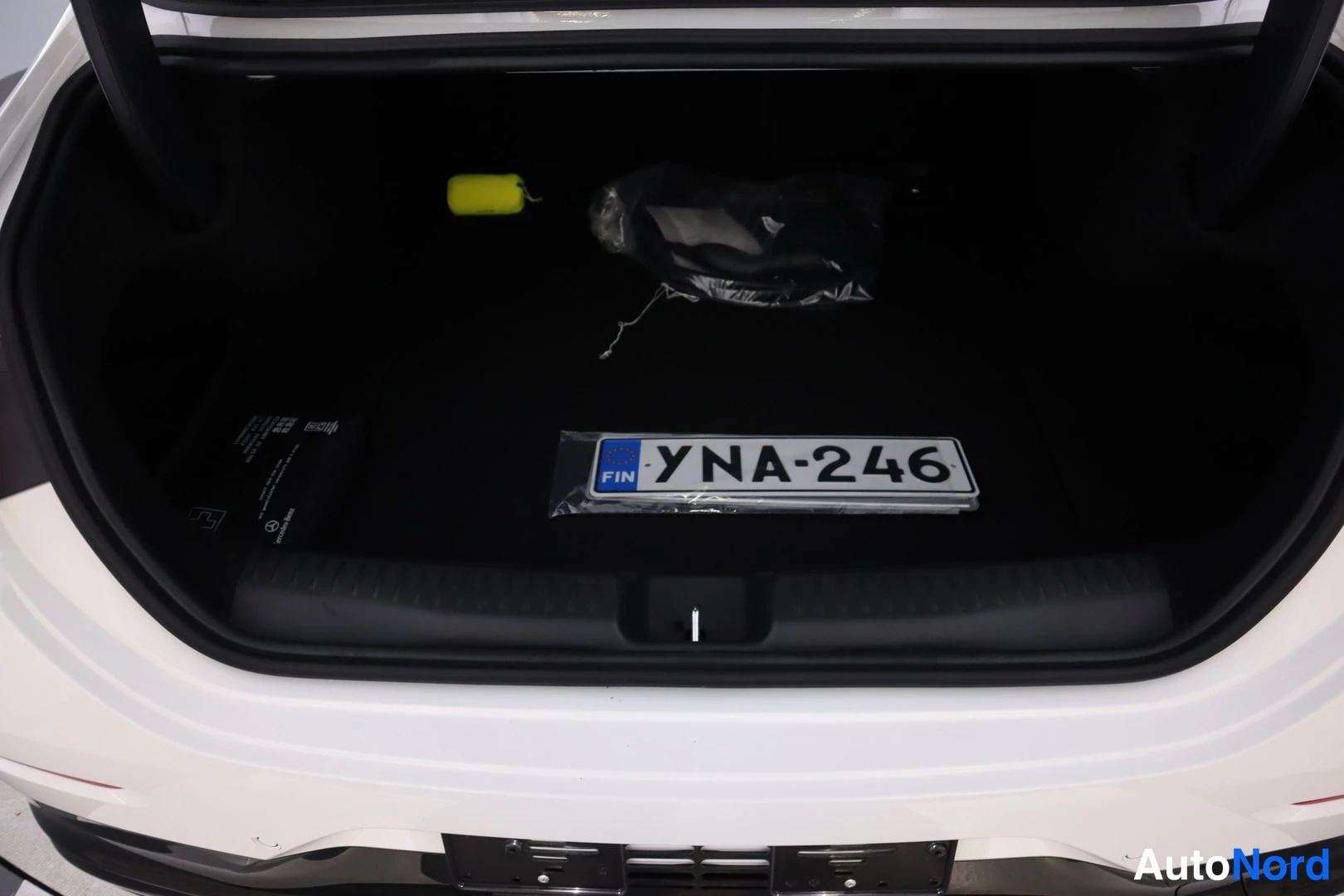 Valkoinen Mercedes-Benz CLA 2026, tavaratila, kuva 12