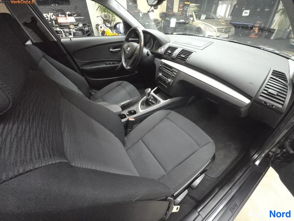 Harmaa BMW 116i 2007, ohjaamo, kuva 10