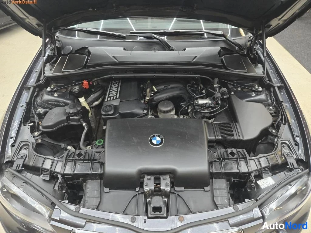 Harmaa BMW 116i 2007, moottoritila, kuva 15