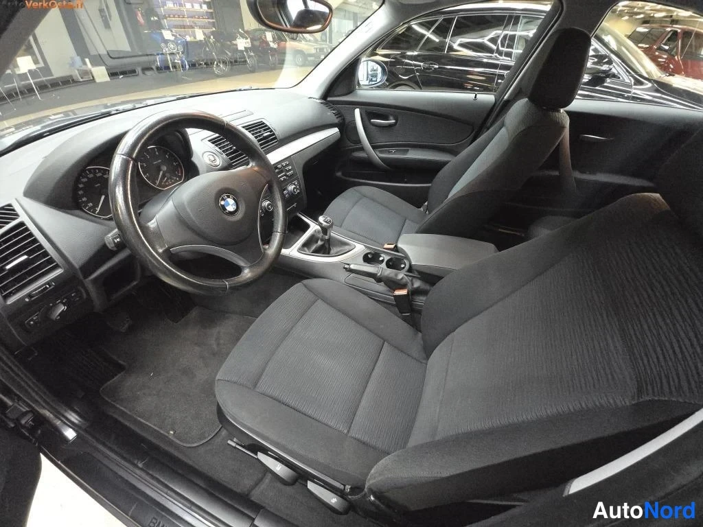 Harmaa BMW 116i 2007, ohjaamo, kuva 7