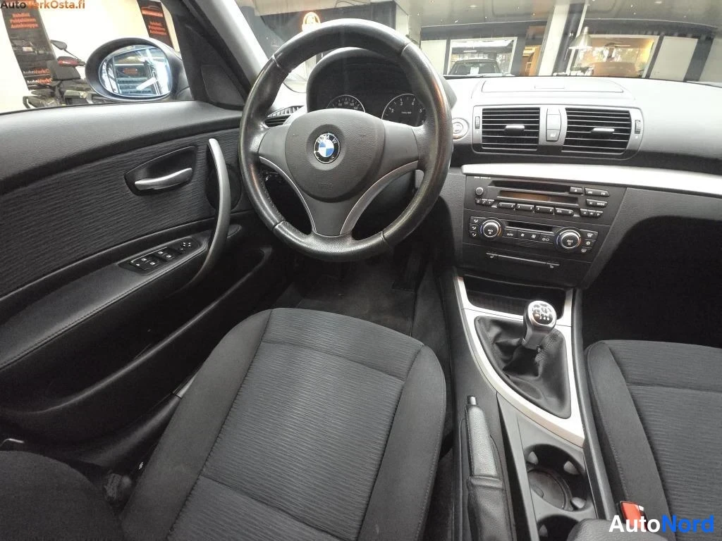 Harmaa BMW 116i 2007, ohjaamo, kuva 8