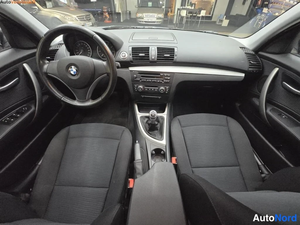 Harmaa BMW 116i 2007, ohjaamo, kuva 9