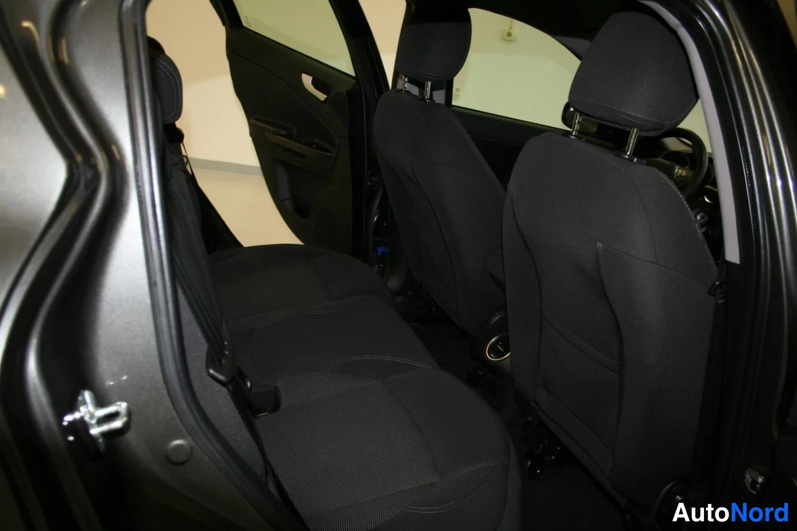 Harmaa Alfa Romeo Giulietta 2016, takaistuimet, kuva 21