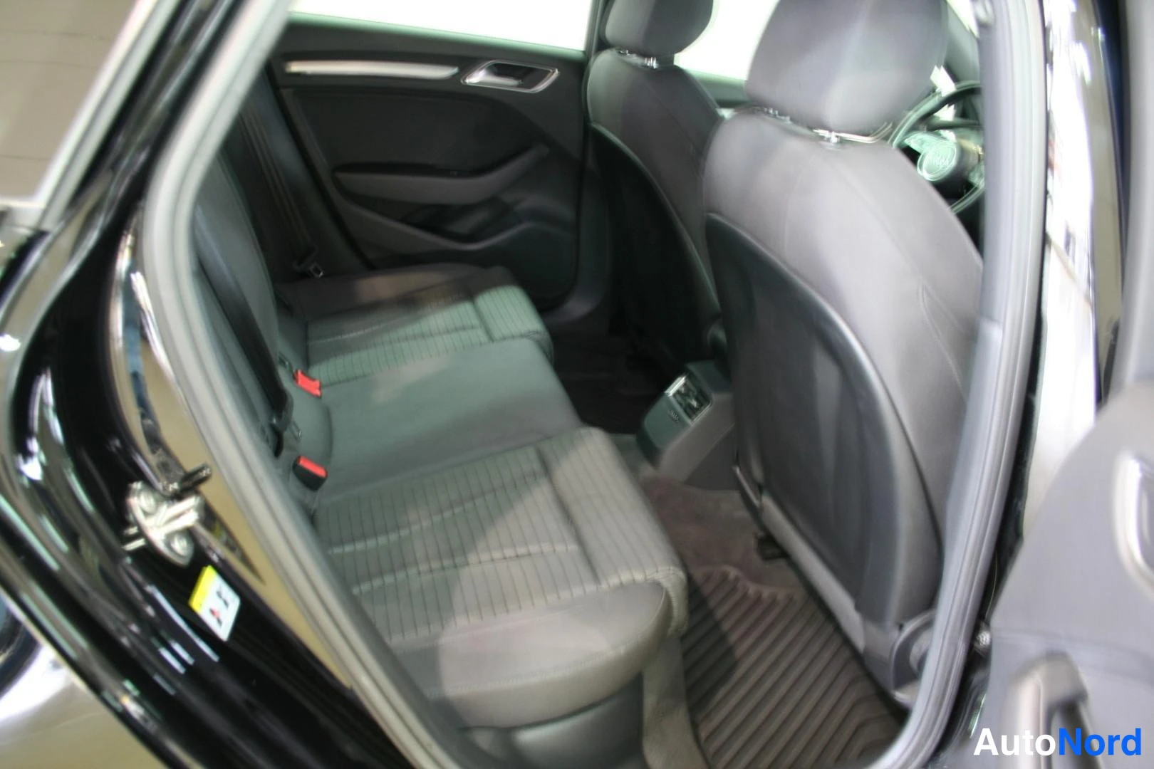 Musta Audi A3 2019, takaistuimet, kuva 14