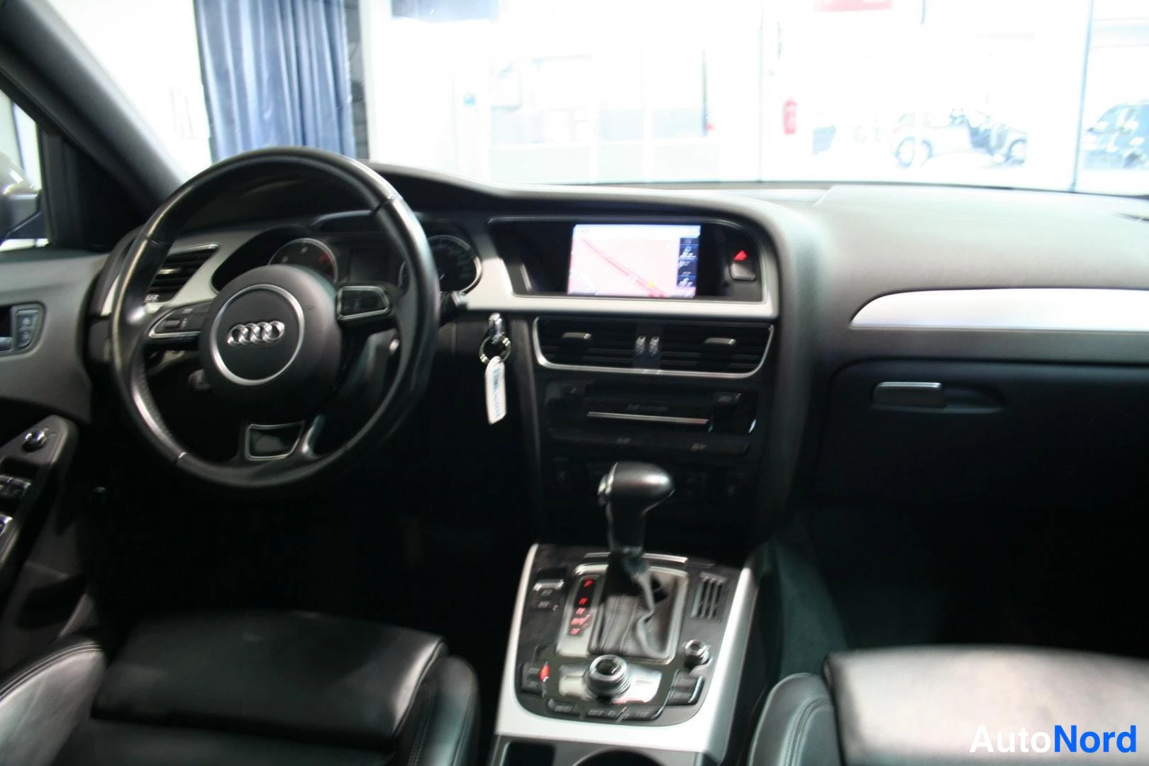 Brun Audi A4 2015, förarplats, bild 15